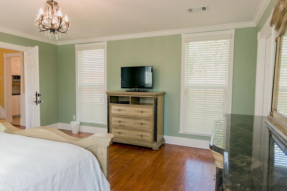 Red Velvet Inn Navasota Luaran gambar